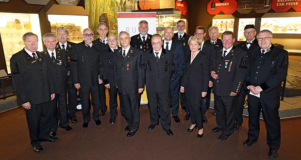 Fig. 2.  The guests welcomed by the Association Chairman of the Bund Deutscher Bergmanns-, Hütten- und Knappenvereine, Kurt Wardenga (7th from left), included Prof. Dr. Stefan Brüggerhoff (1st from right), Director of the German Mining Museum in Bochum, Bärbel Bergerhoff (6th from right), Member of the Board of Executives of the RAG-Stiftung, Peter Schrimpf (8th from right), Member of the Board of RAG Aktiengesellschaft, and Friedrich Wilhelm Wagner from the Association of German Educational Organisations (4th from left), Head of Department 6, Mining and Energy in NRW for the Arnsberg District Government. 