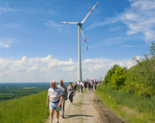 Fig. 7. Wind turbine operating on a former spoil tip in the Ruhr Basin. // Bild 7. Windkraftanlage auf einer Halde im Ruhrgebiet. Photo/Foto: RAG